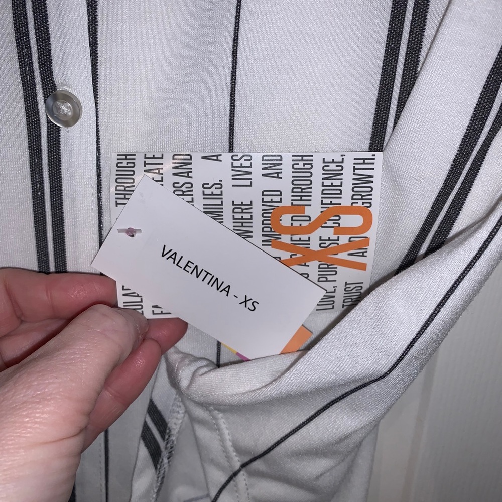Button down - Picture 2 of 2